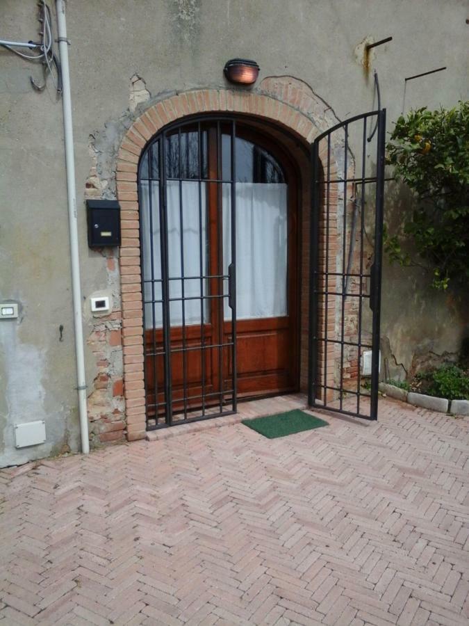 Casa Agostini Apartment Lari Ngoại thất bức ảnh
