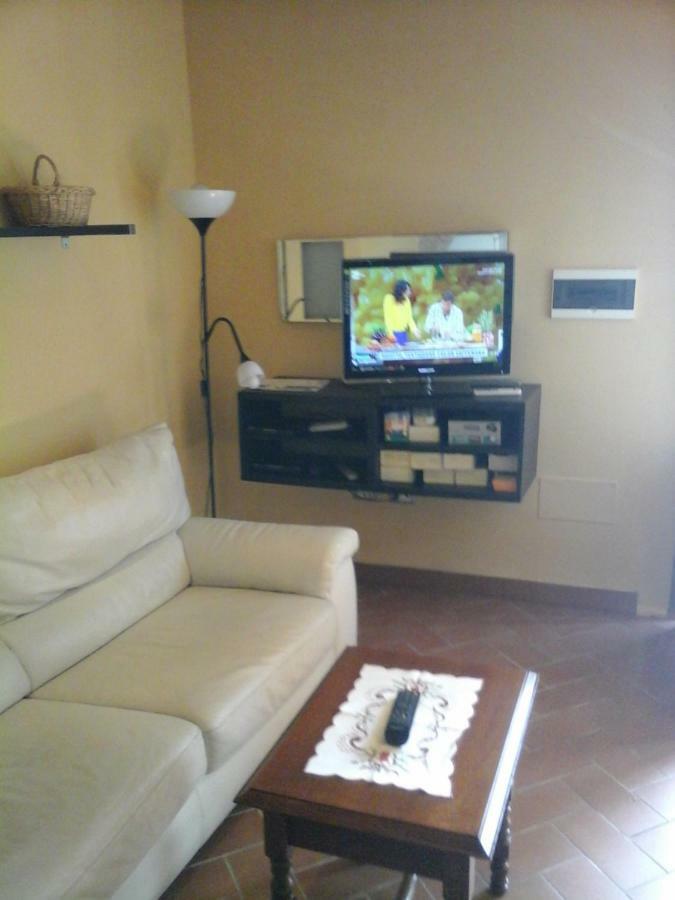 Casa Agostini Apartment Lari Ngoại thất bức ảnh
